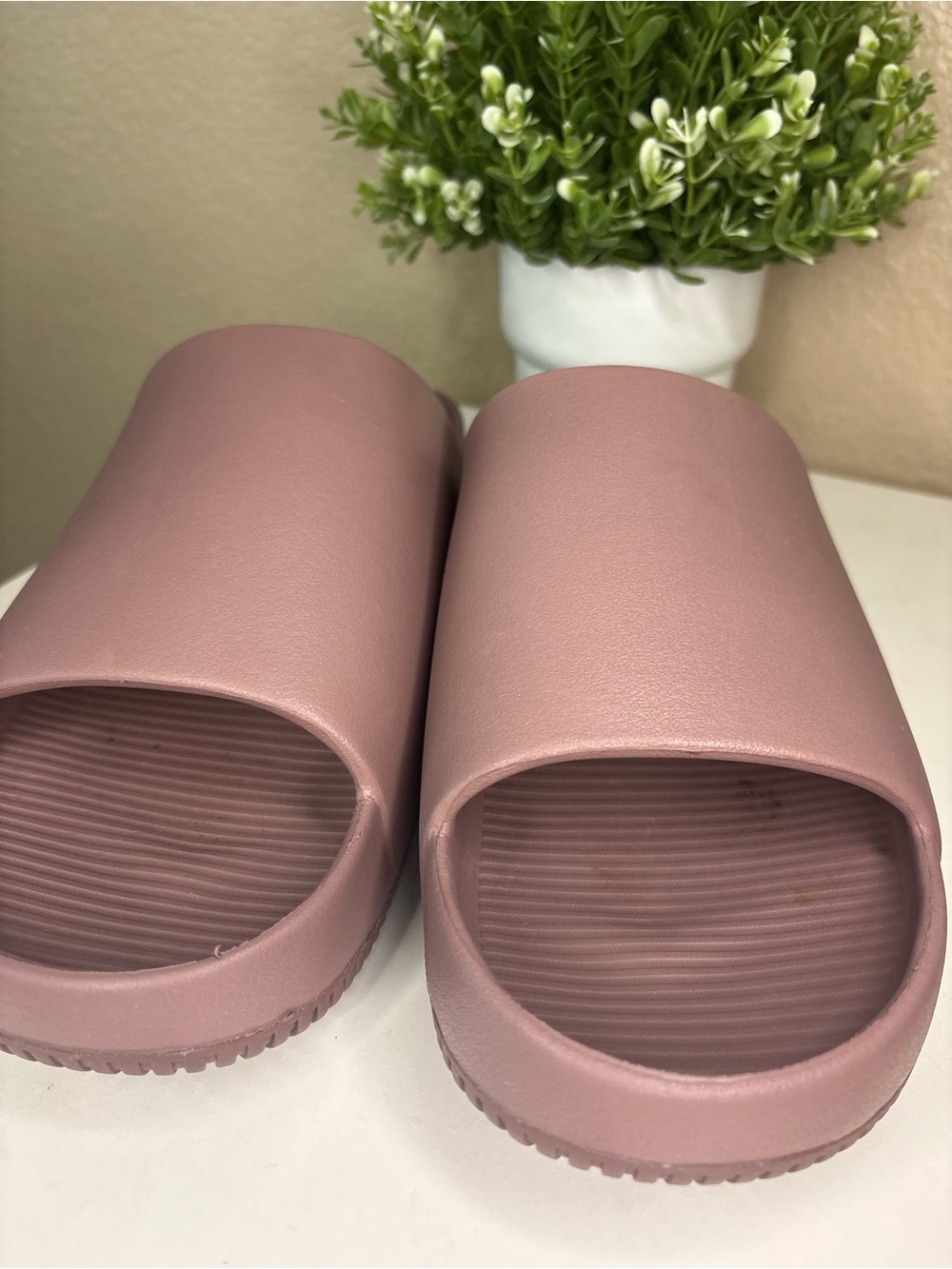 Nike Calm Slide Sandals Mauve Pink Women’s Foam Slides Water Resistant - Picture 3 of 7